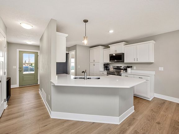 3rd image of 2820 SE Moraine Ct