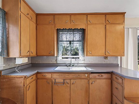 2nd image of 1011 11TH AVENUE NORTH