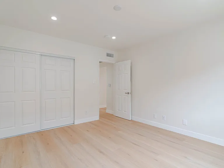 323 N Louise St #C — Photo 13