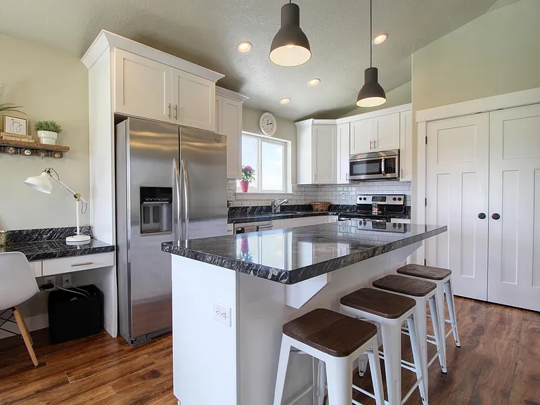 564 W Northgate — Photo 8