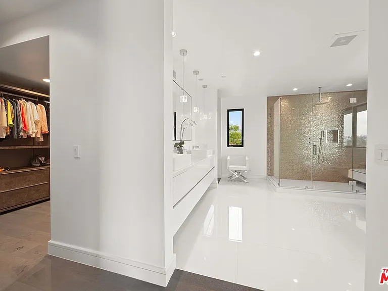 2030 Talmadge St — Photo 26