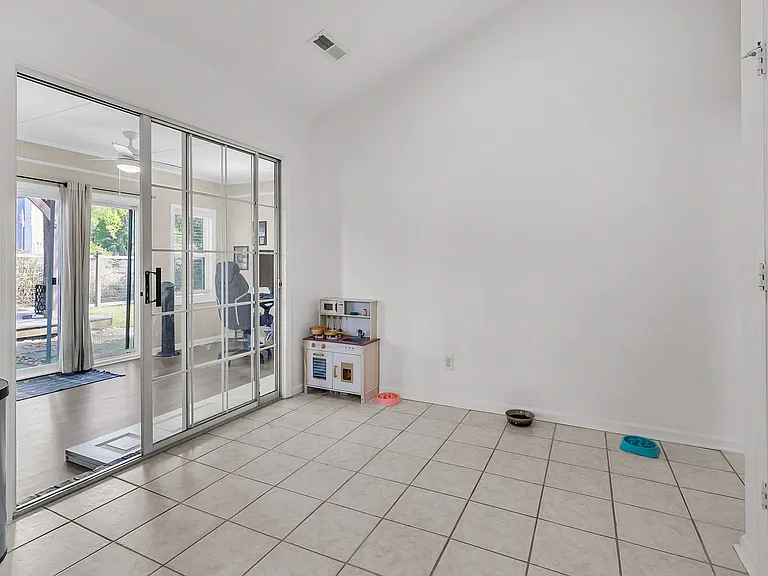 2045 Arundel Pl — Photo 23