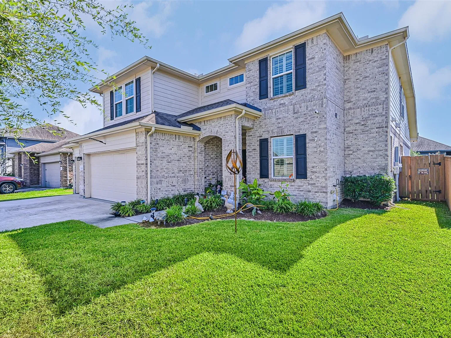 4 bed, 2.5 bath, 2852 sqft, $3,300 — Photo 3