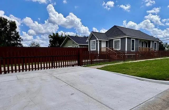 3 bed, 1.0 bath, 1100 sqft, $1,495 — Photo 1