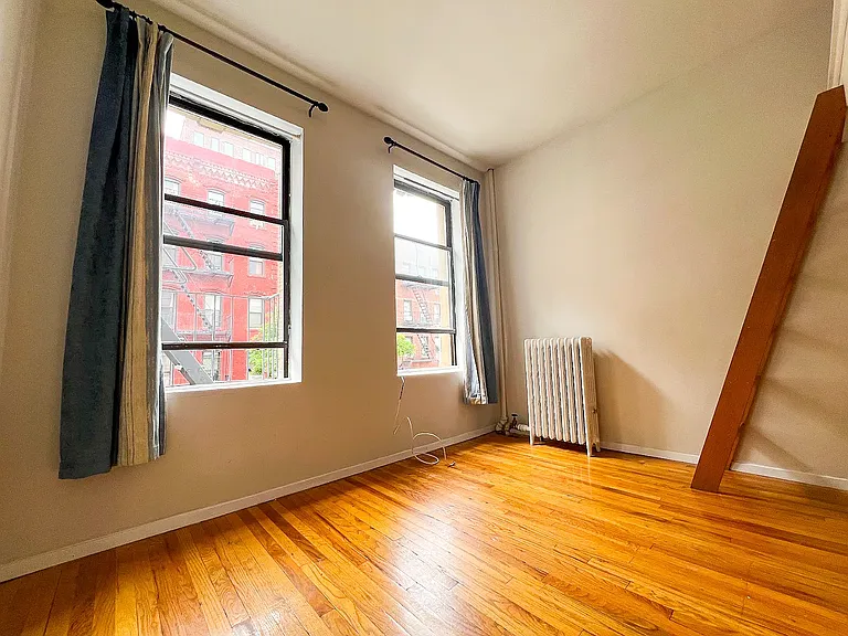 239 W 20th St #5 — Photo 2