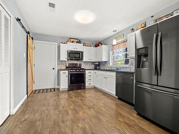 3rd image of 102 4th St
