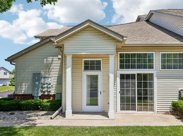 2428 Fox River PARKWAY #L, Waukesha, WI 53189