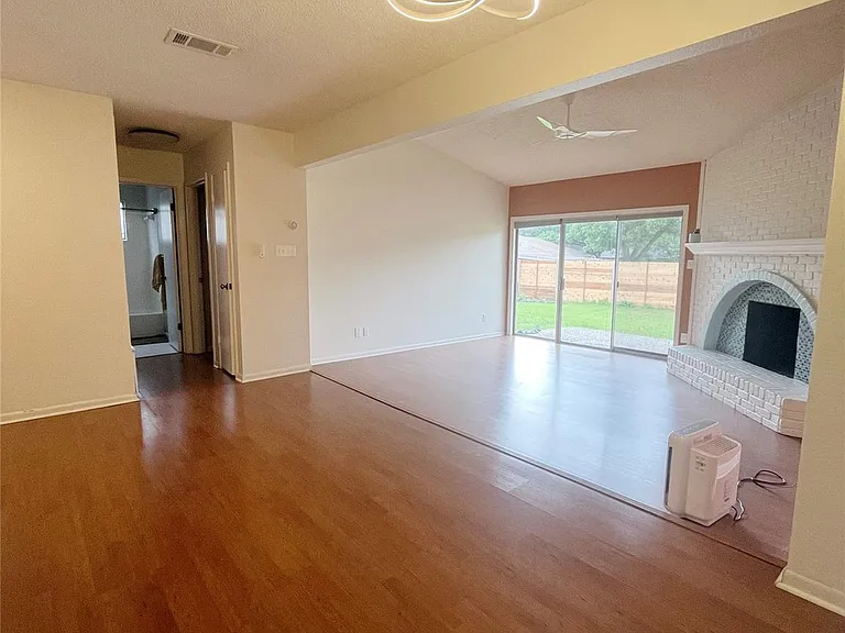 8702 Dawnridge Cir — Photo 3