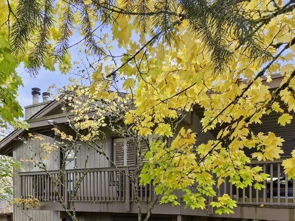 7734 SW Barnes Rd Unit D, Portland, OR 97225