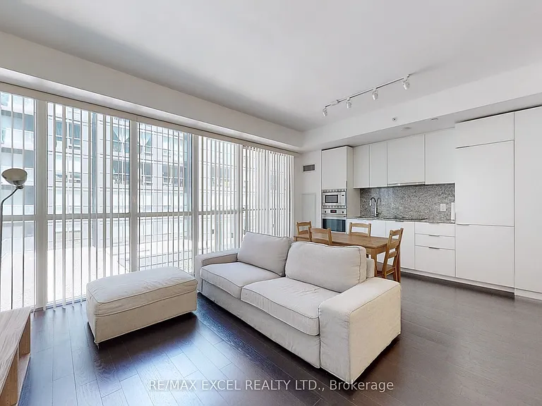 955 Bay St #404 — Photo 2