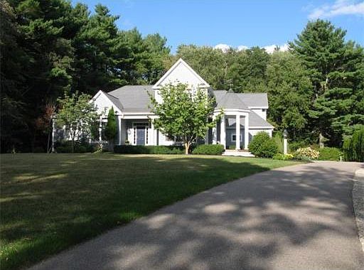 3rd image of 155 Poquanticut Ave