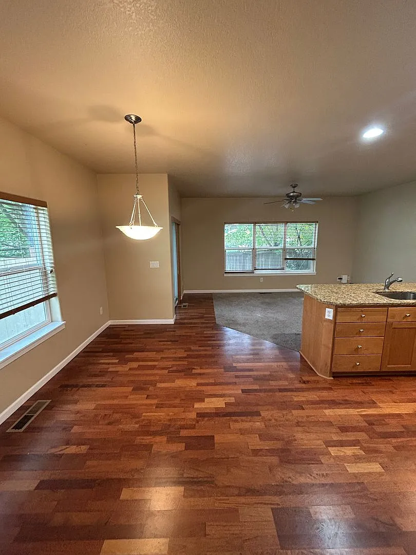 3 Bedroom, 2.5 Bath Condo in NW McMinnville- Great Location — Photo 3