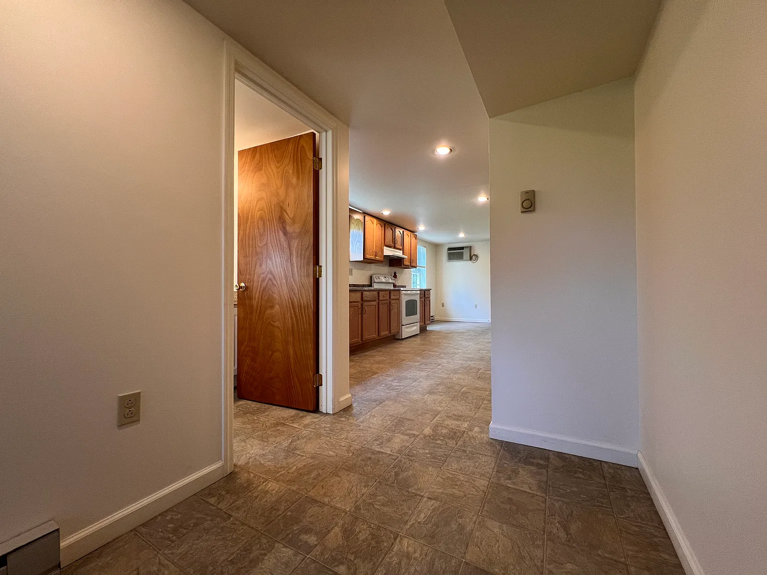 1 bed, 960 sqft, $1,400 — Photo 2