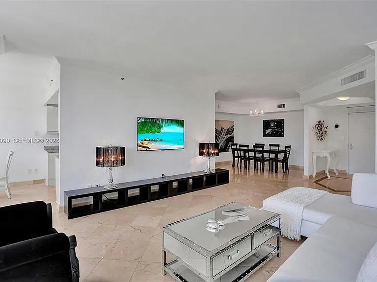 7000 Island Blvd #808 — Photo 2