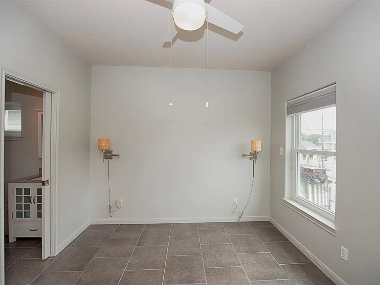 501 2nd St — Photo 33