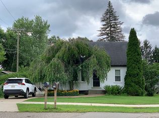 131 McPherson St, Highland, MI 48357