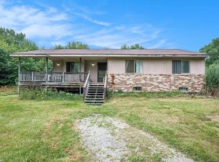 7758 Puttygut Rd, Casco, MI 48064