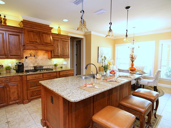 Well-appointed  Kitchen