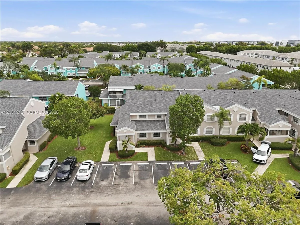 Keys Gate Condo No Six — Photo 2