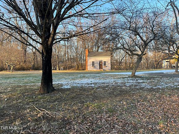 4th image of 101 Lexington Ct