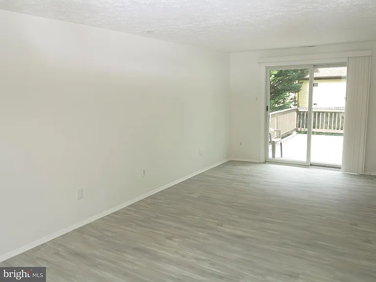 8406 Woodford Ct — Photo 15