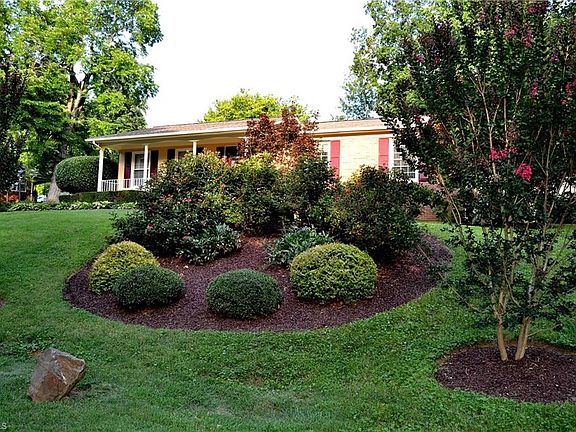 3rd image of 413 Woodhaven Dr
