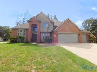 8427 Stable Ct, Holland, OH 43528