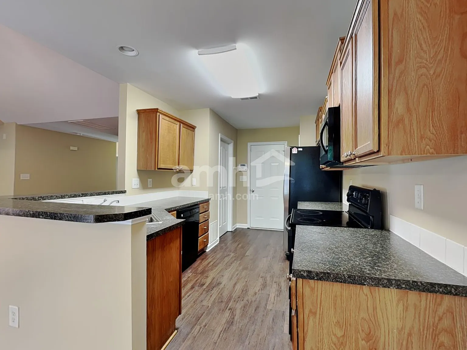 3 bed, 2.0 bath, 1388 sqft, $1,880 — Photo 4