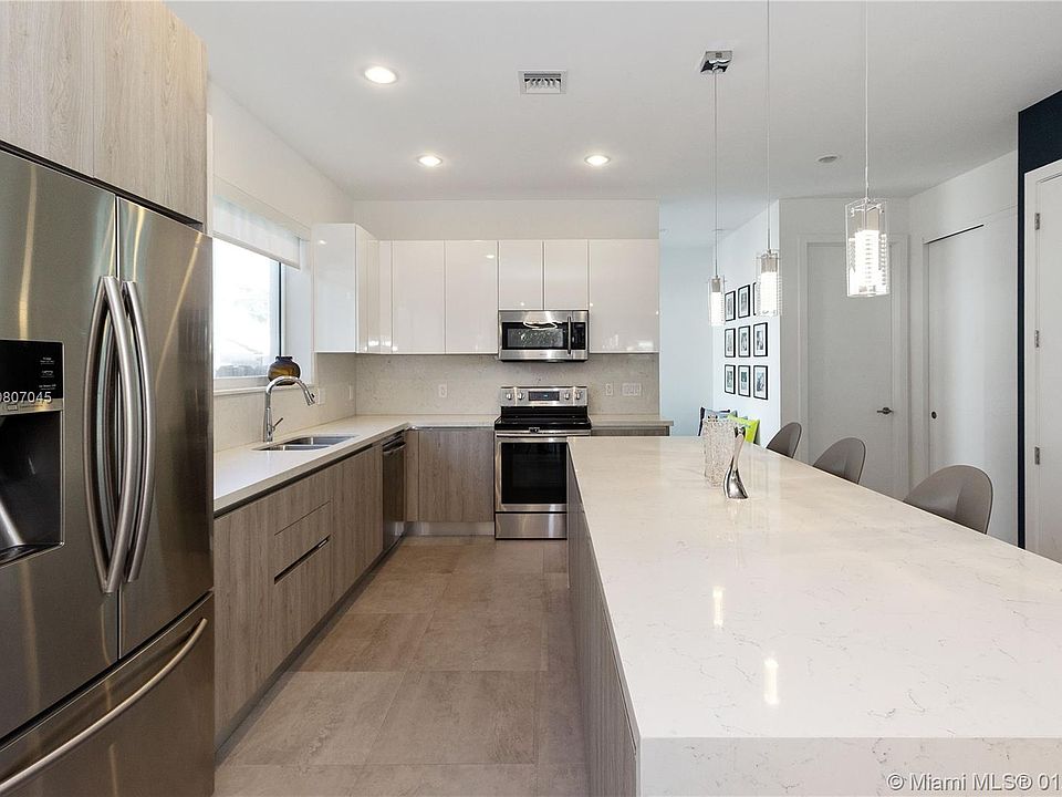 1st image of 805 SW 7th Ave
