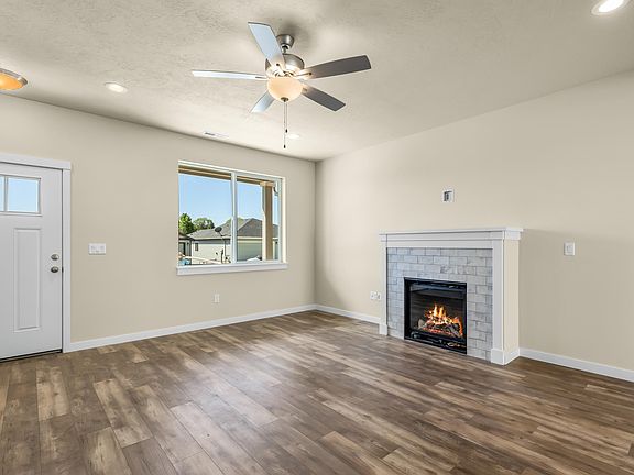 5th image of 731 NE Brookstone Dr