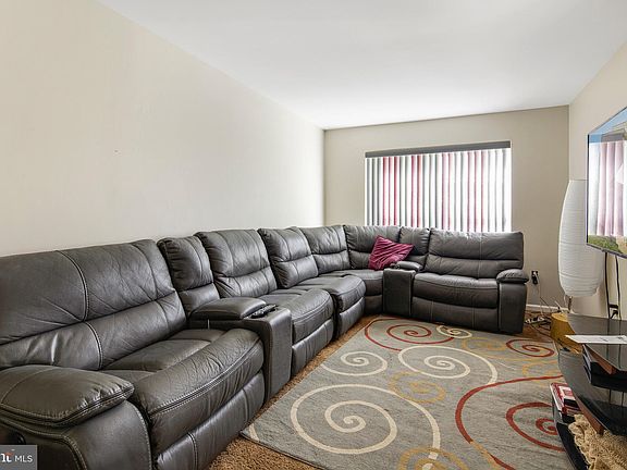 4th image of 618 Heatherfield Dr