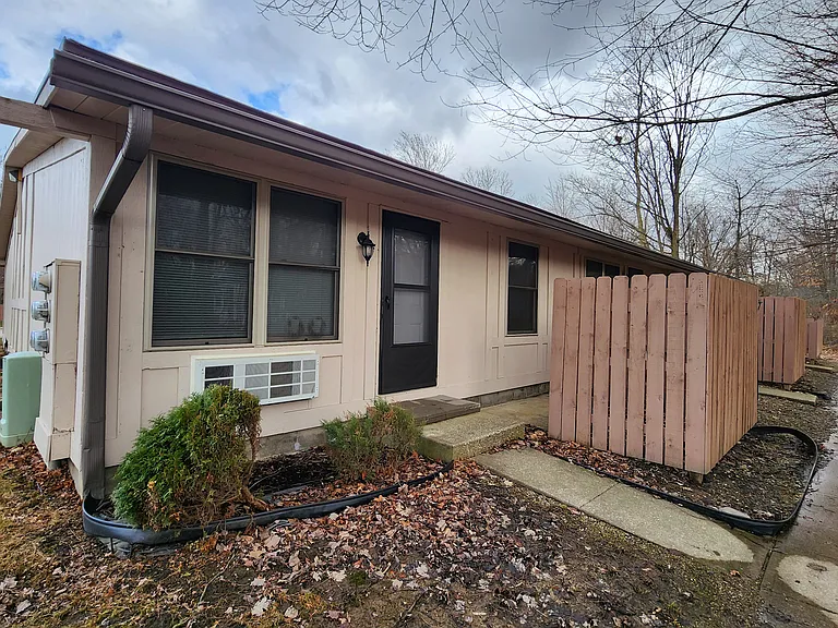 907 Wadsworth Rd #F — Photo 1