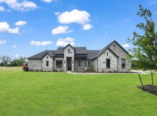 305 Wrangler Ct, Weatherford, TX 76088