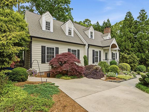 5th image of 3218 Oak Grove Cir
