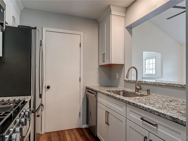 2404 Pipers Ct — Photo 23