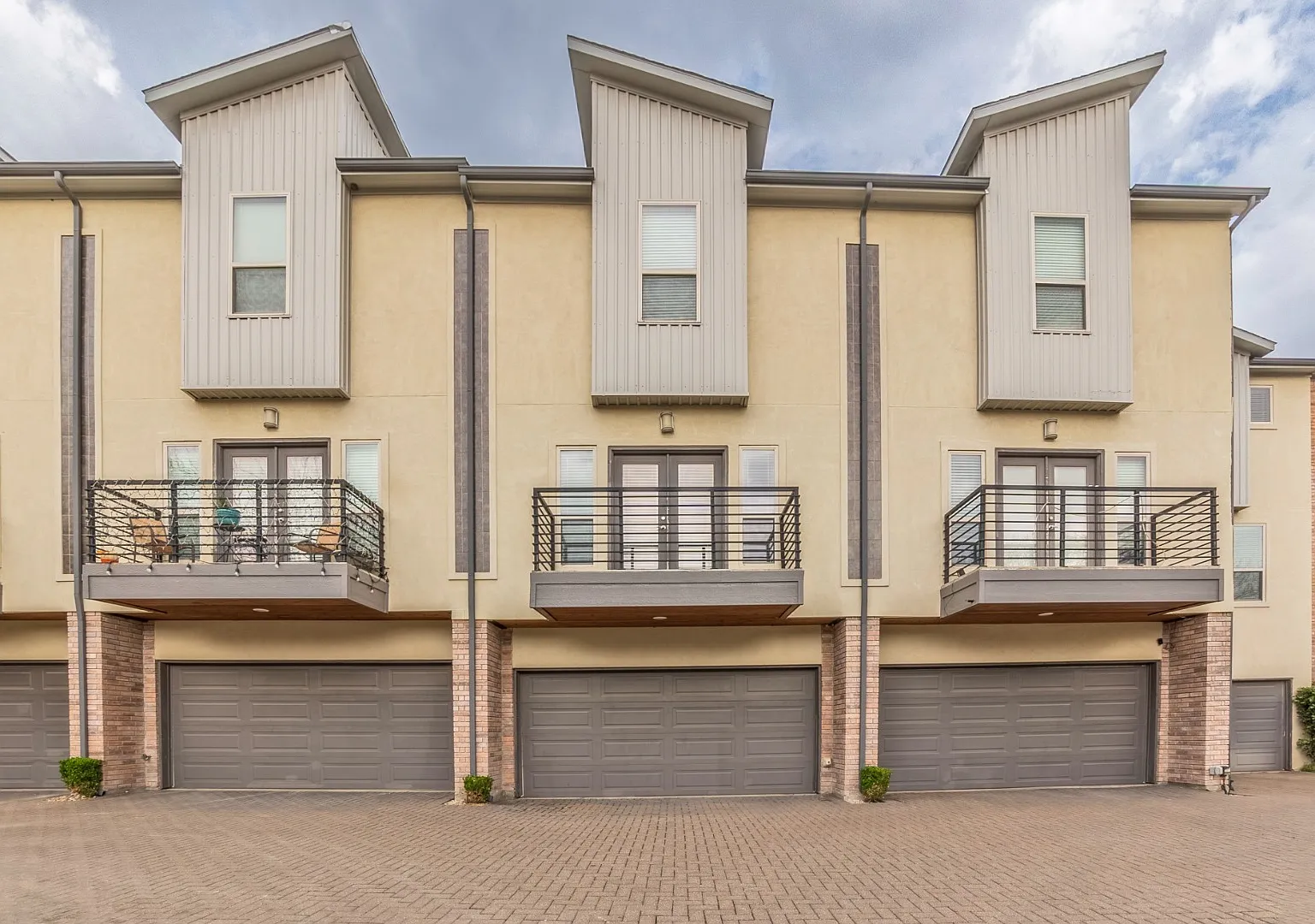 2 Bed Townhome in Lower Greenville — Photo 3