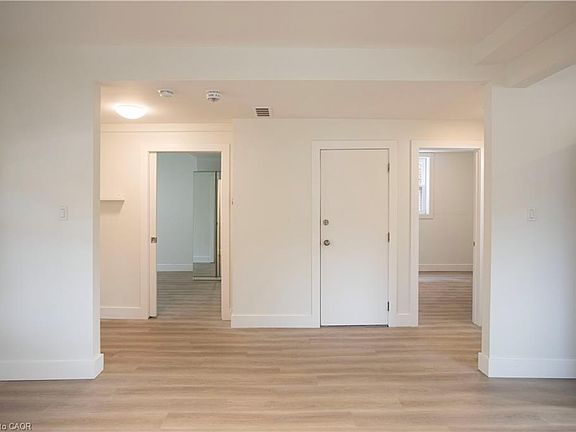 5th image of 49 Fairleigh Ave S