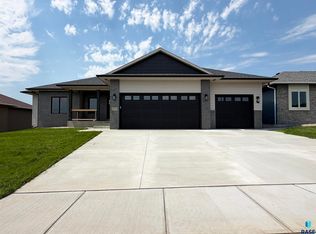 2901 S Dunraven Ave, Sioux Falls, SD 57110