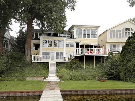 2nd image of 121 Sunnyside Dr