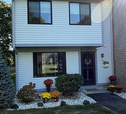 2nd image of 70 Crescent Lane UNIT 70