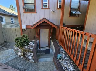 926 N 102nd St, Seattle, WA 98133