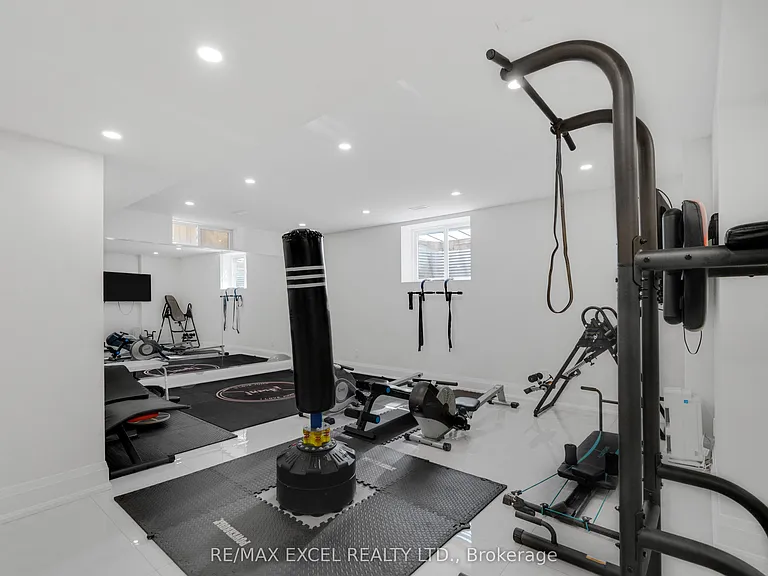 49 Kenton Dr — Photo 43