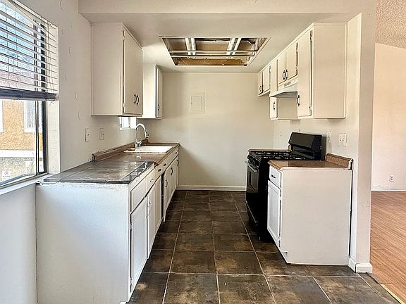3rd image of 16117 S Ainsworth St #8