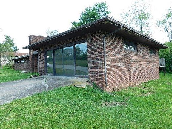 3rd image of 301 Beulah Ct
