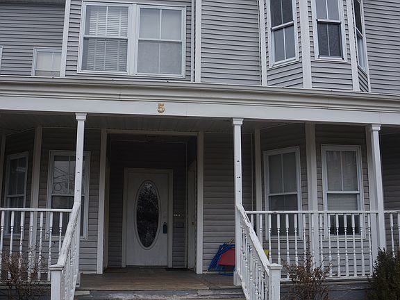 3rd image of 5 Gould Pl APT 4