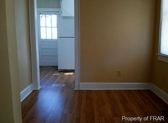 5th image of 271 N Windsor Dr