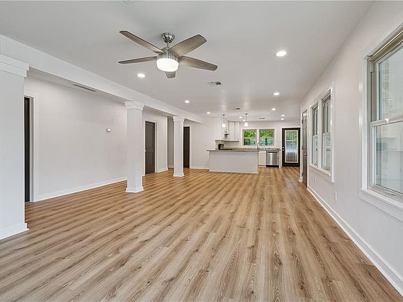 5th image of 111 Bernard Ave