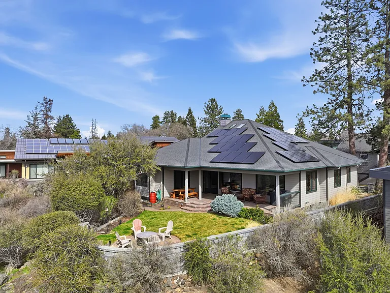 26 NW Shasta Pl — Photo 47