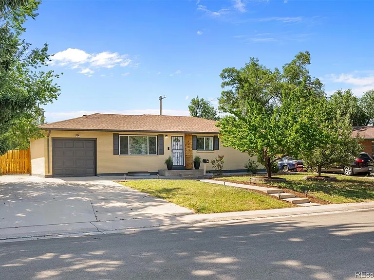 2203 Beech Ct — Photo 1