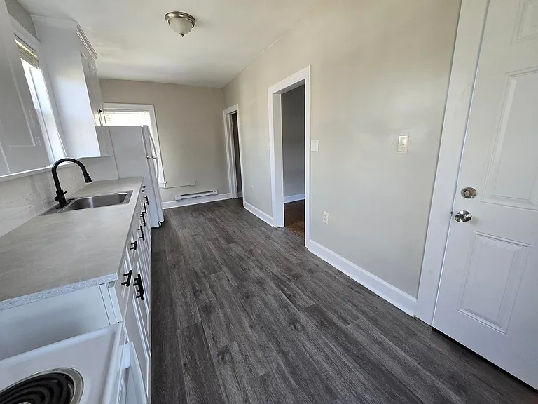145 E North Ave — Photo 8
